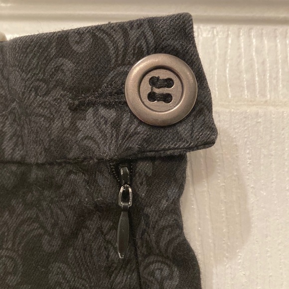 Forever 21 Black Purple Damask Print Fitted Mini Shorts Hot Pants - Picture 3 of 6